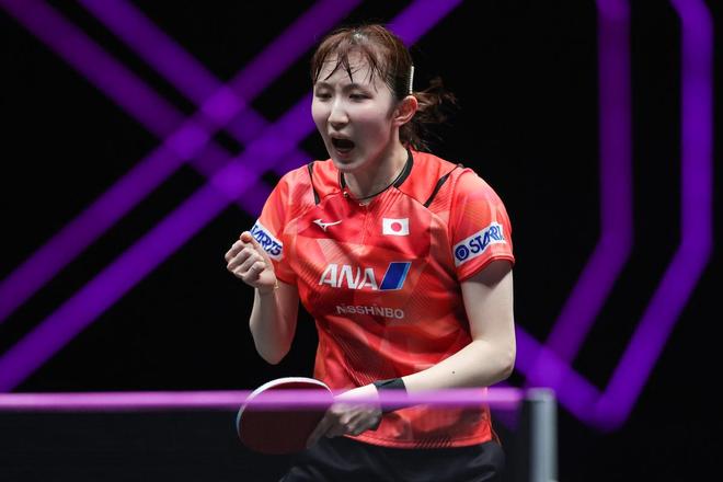 他在拥挤的 他在拥挤的